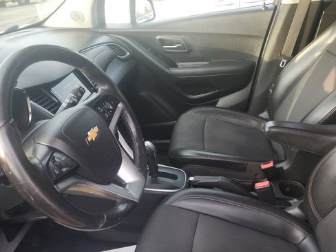 Used 2019 Chevrolet Trax LT w/ LT Convenience Package image 9