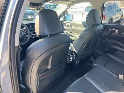 Certified 2025 Kia Sorento S image 9