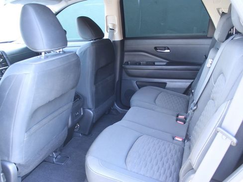 Used 2022 Nissan Pathfinder SV image 13