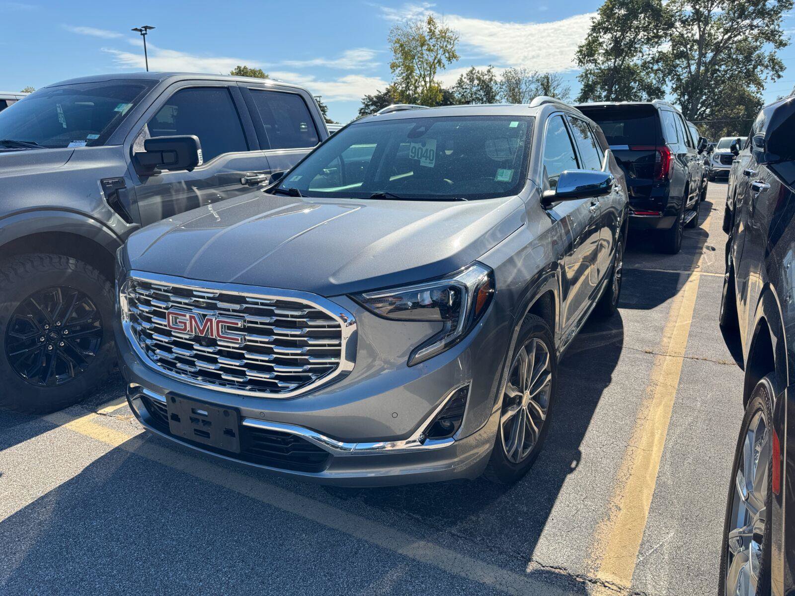 Used 2020 GMC Terrain Denali w/ Denali Premium Package AWD/4WD image 1