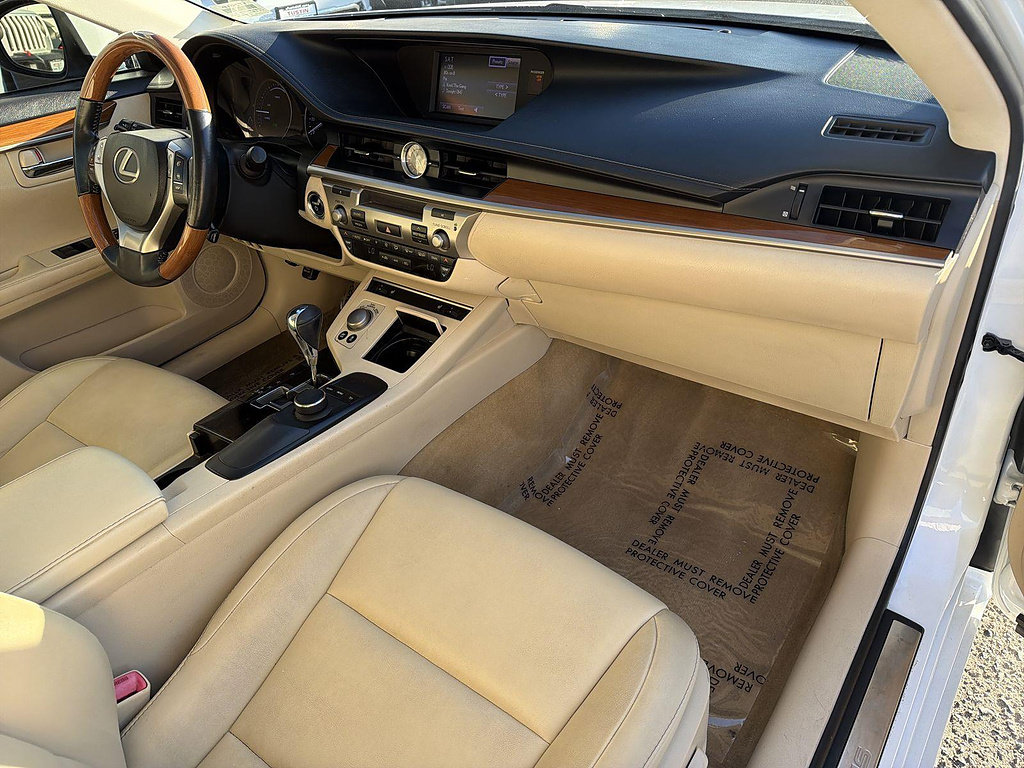 Used 2013 Lexus ES 300h w/ Premium Pkg FWD image 28