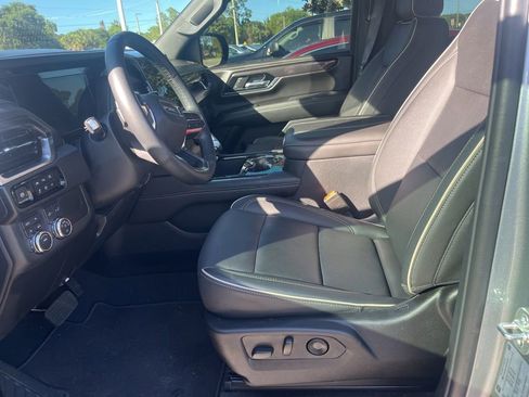 Used 2025 GMC Yukon Elevation AWD/4WD image 9