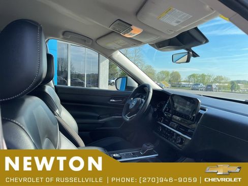 Used 2025 Nissan Pathfinder SL AWD/4WD image 29