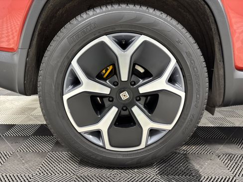 Used 2024 Rivian R1S Adventure image 12