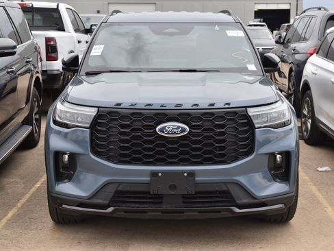 Certified 2025 Ford Explorer ST-Line w/ Premium Package image 3