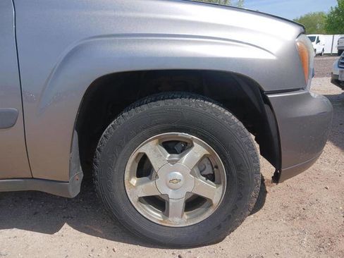 Used 2005 Chevrolet TrailBlazer LS w/ LS Preferred Equipment Group AWD/4WD image 13