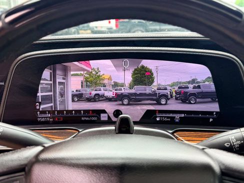 Used 2022 Cadillac Escalade Premium Luxury AWD/4WD image 24