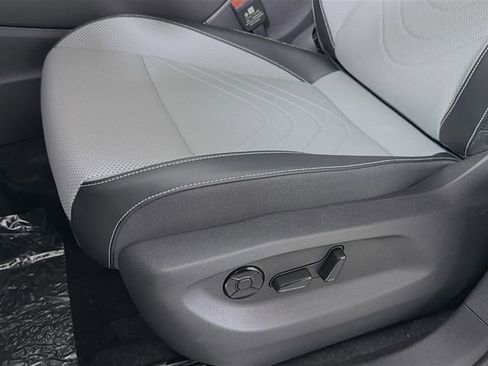New 2026 Volkswagen Tiguan SE R-Line FWD image 21