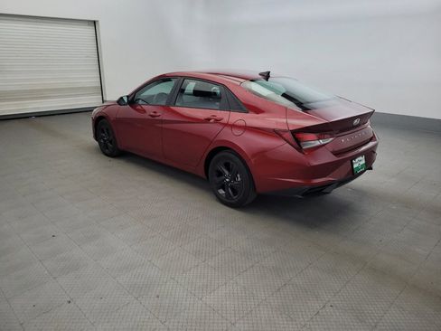 Used 2023 Hyundai Elantra SEL w/ Preferred Accessory Package FWD image 3