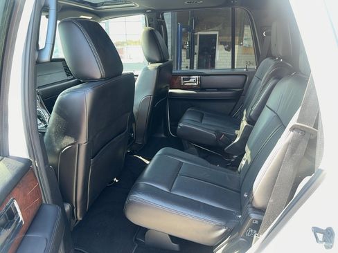 Used 2016 Lincoln Navigator Select AWD/4WD image 9