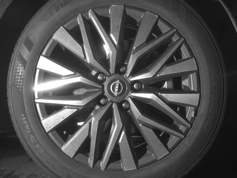 Used 2025 Nissan Altima 2.5 SV FWD image 13