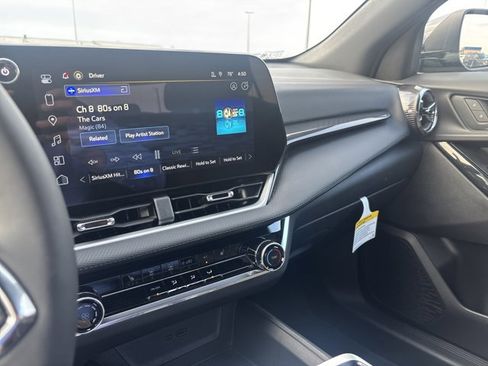 Used 2025 Chevrolet Equinox LT image 22