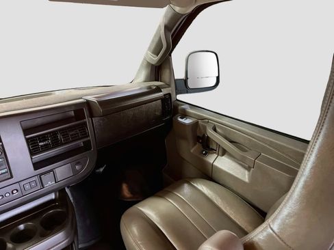 Used 2025 GMC Savana 3500 Extended w/ Driver Convenience Package RWD image 22