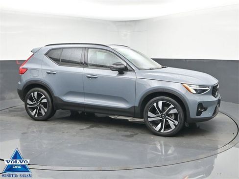 Used 2023 Volvo XC40 B5 Plus w/ Protection Package Premier image 1