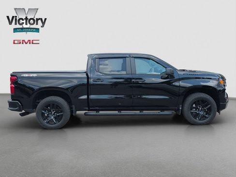Used 2025 Chevrolet Silverado 1500 Custom w/ Turbomax Blackout Package AWD/4WD image 18