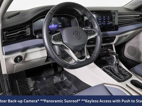 Used 2025 Volkswagen Jetta SE w/ Sunroof Package FWD image 5