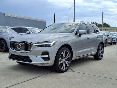 Used 2023 Volvo XC60 B5 Plus w/ Climate Package AWD/4WD image 3