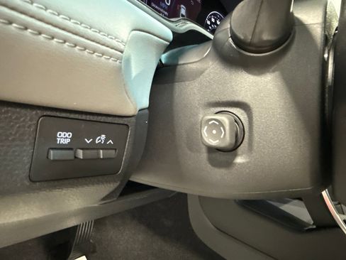 Used 2022 Toyota Avalon Limited w/ Advanced Safety Package FWD image 46