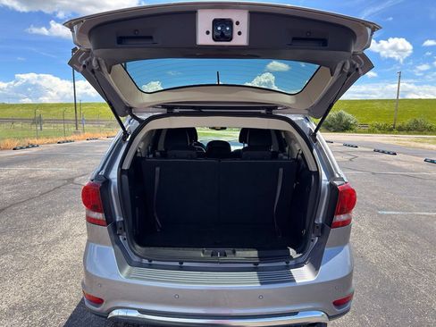 Used 2018 Dodge Journey Crossroad w/ Nav & Sun Group FWD image 16