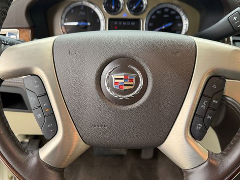 Used 2014 Cadillac Escalade Platinum AWD/4WD image 17