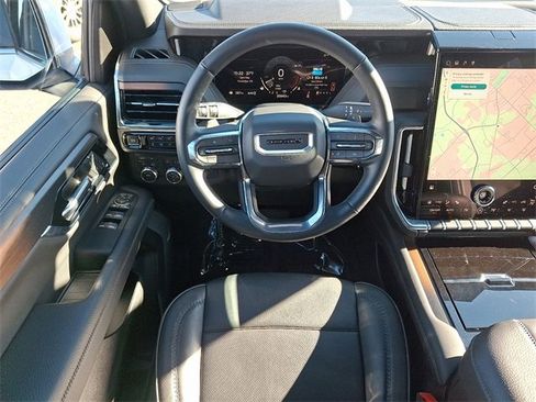 Used 2025 GMC Yukon XL Denali image 13