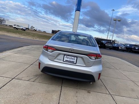 Used 2025 Toyota Corolla LE image 9