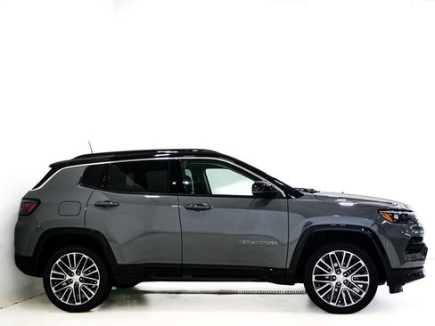 Used 2022 Jeep Compass Limited w/ Elite Group AWD/4WD image 5
