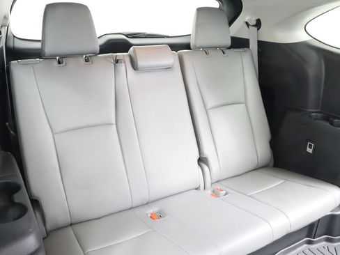 Used 2022 Toyota Highlander XLE AWD/4WD image 35