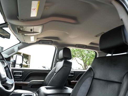 Used 2019 GMC Sierra 2500 SLT w/ Duramax Plus Package AWD/4WD image 28