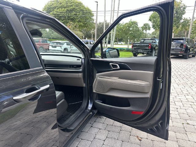 Used 2026 Kia Carnival FWD image 23