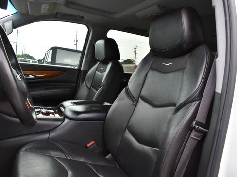 Used 2017 Cadillac Escalade Luxury RWD image 22