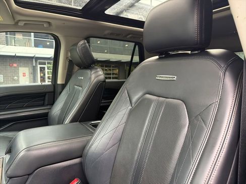 Used 2019 Ford Expedition Platinum RWD image 14