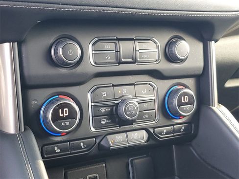 Used 2023 Chevrolet Suburban LT image 31