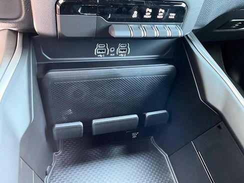 New 2026 RAM 1500 4x4 Crew Cab image 24
