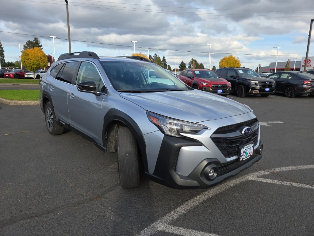 Used 2025 Subaru Outback Premium AWD/4WD image 1