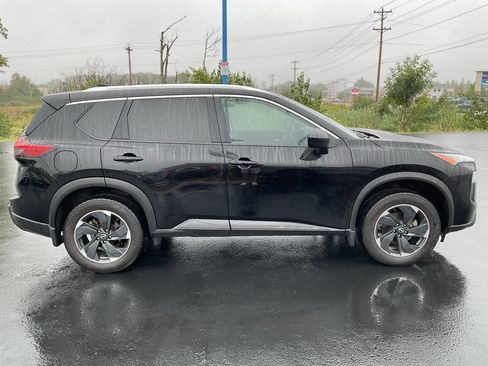 Used 2024 Nissan Rogue SV w/ SV Premium Package AWD/4WD image 4
