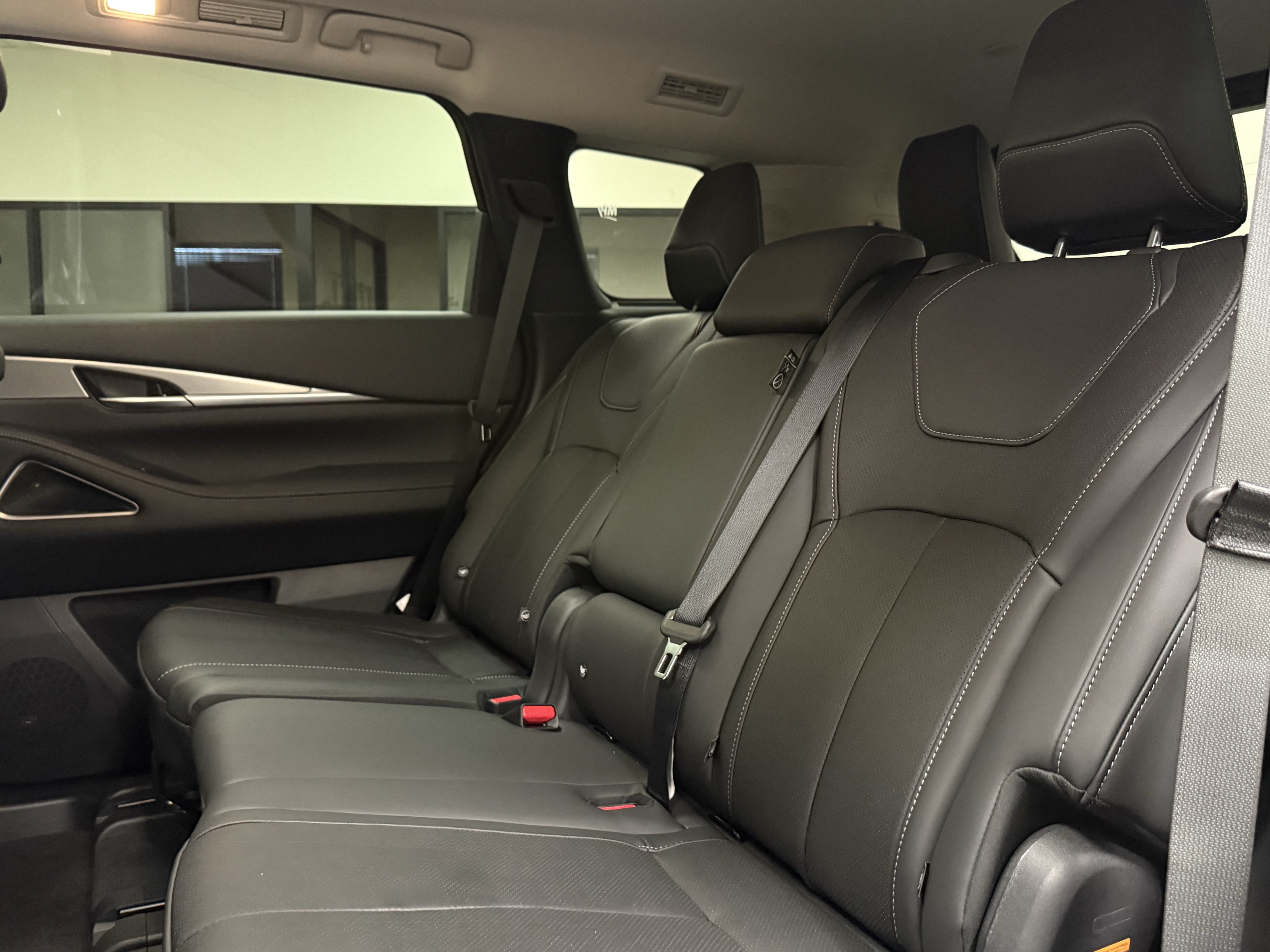 Certified 2027 INFINITI QX60 Luxe w/ Cargo Package FWD image 14
