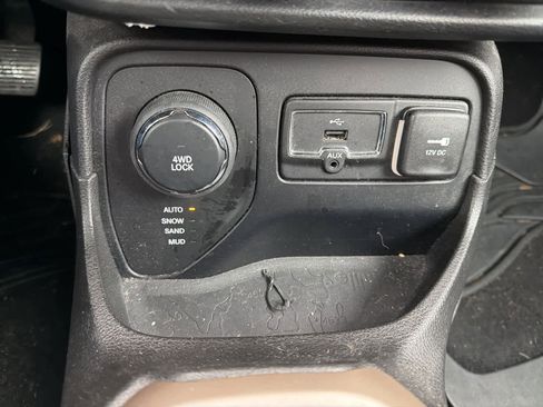 Used 2016 Jeep Renegade Latitude image 17