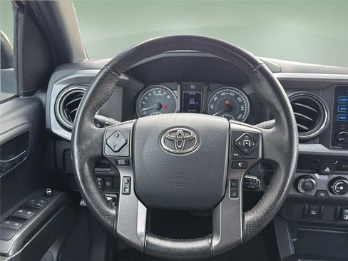 Used 2018 Toyota Tacoma TRD Sport image 18