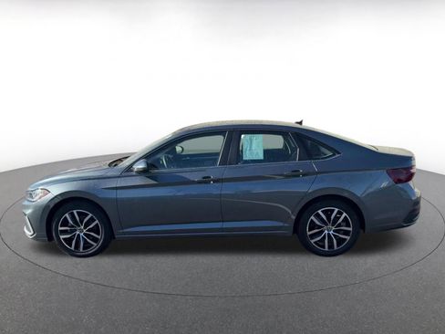 Used 2025 Volkswagen Jetta SE image 9
