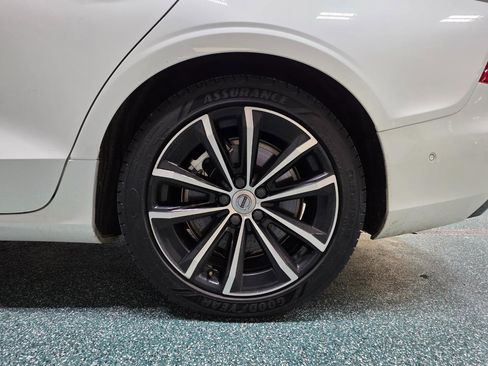 Used 2023 Volvo S60 T8 Plus image 12