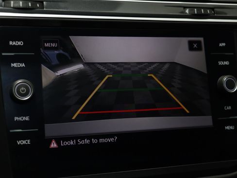 Used 2018 Volkswagen Tiguan SE w/ Panoramic Sunroof Package image 9