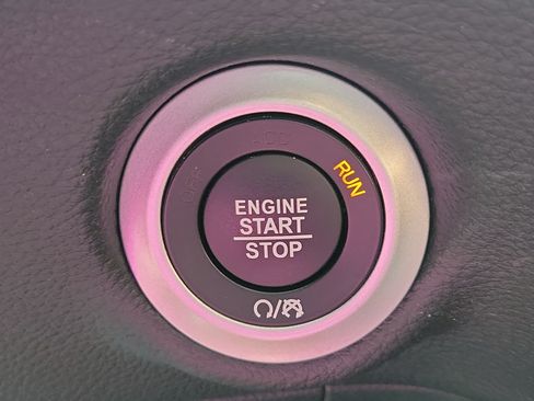 Used 2025 Chrysler Pacifica Select FWD image 27
