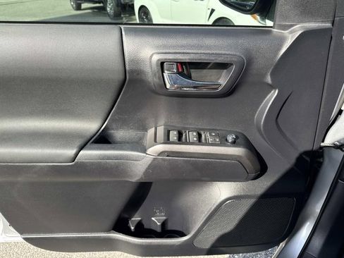 Used 2020 Toyota Tacoma TRD Sport image 7