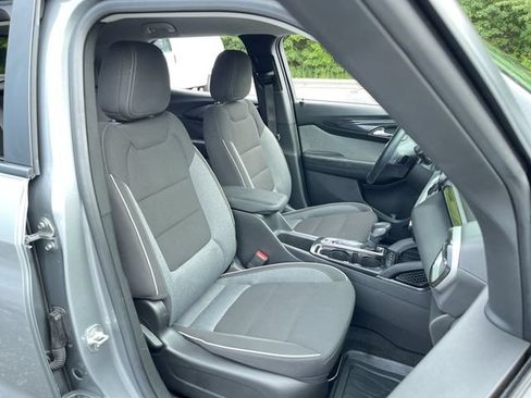 Used 2024 Chevrolet TrailBlazer LT w/ LT Cold Weather Package FWD image 25