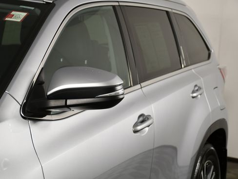 Used 2016 Toyota Highlander XLE image 13