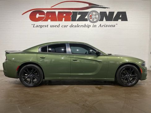 Used 2018 Dodge Charger SXT w/ Blacktop Package image 1