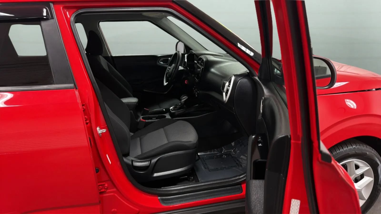 Used 2023 Kia Soul LX w/ Option Group 015 FWD image 21