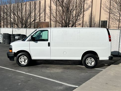 Used 2019 Chevrolet Express 2500 w/ Driver Convenience Package image 4