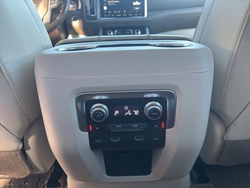 Used 2022 GMC Yukon XL Denali w/ Denali Ultimate Package image 31